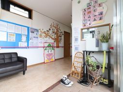 エントランスの明るい空間