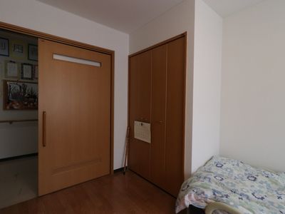 居室の木製ドア