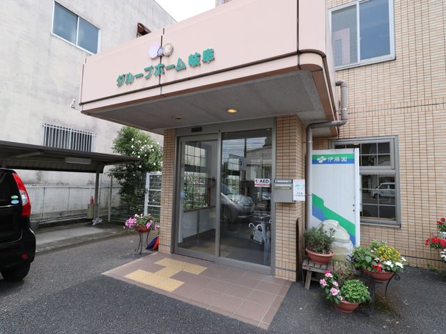 入口付近の明るい施設