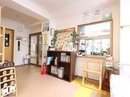 情報掲示のあるエントランス