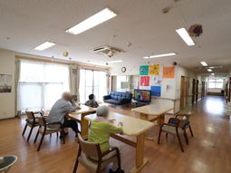 ゆったり明るい共有スペース