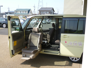 送迎車の乗降口  