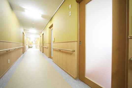幅広い廊下