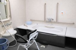 バリアフリーの浴室設備