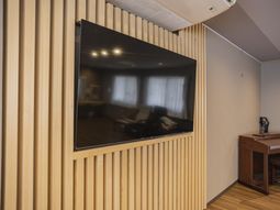 大画面テレビのある部屋
