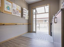 掲示物がある出入口