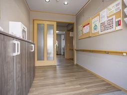 掲示物がある廊下
