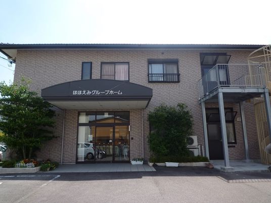 施設のエントランス