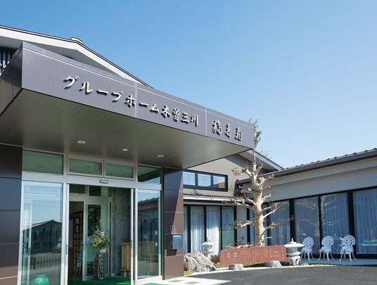 明るく開放的なエントランス