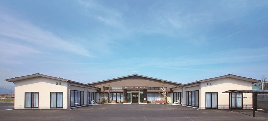 広々とした建物の外観