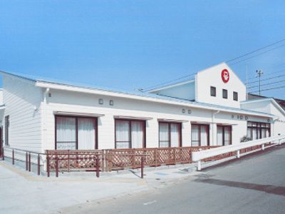 明るい建物の外観