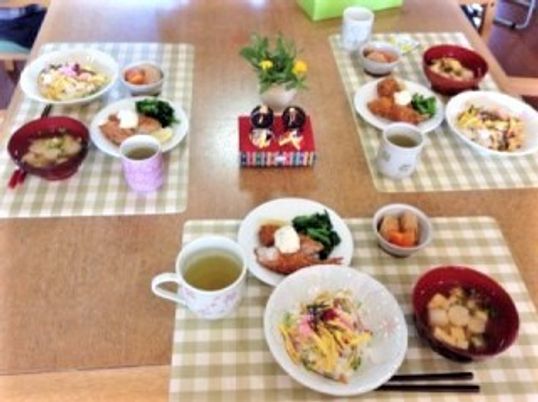 食事準備されたテーブル