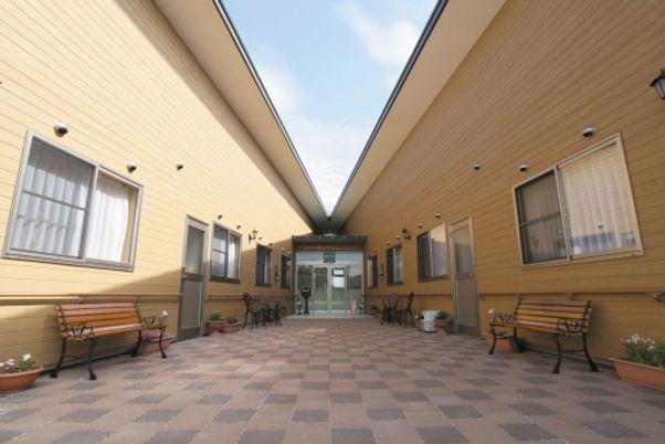 庭付き施設の中庭