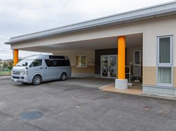 福祉車両のある建物前