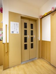 広々としたエレベーター