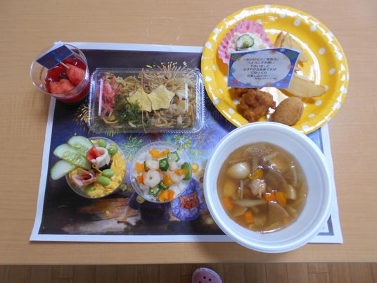 手作り食事のケア施設環境