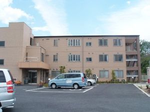 明るい外観の建物