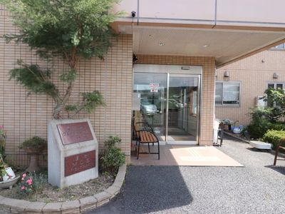エントランスと看板