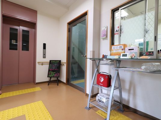 エレベーター前の通路
