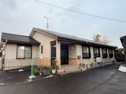 静かな住宅風の外観
