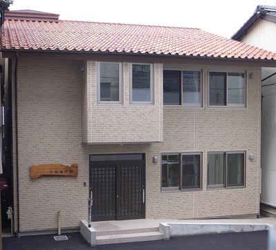 落ち着いた雰囲気の外観