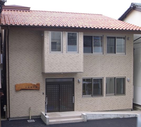 落ち着いた雰囲気の外観