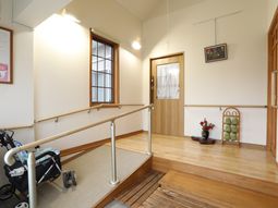 和やかな雰囲気の廊下