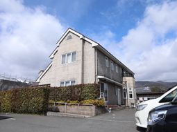 明るい外観の建物