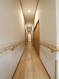 廊下の明るい様子