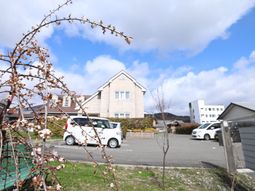 春の訪れを感じる外観