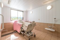 明るい浴室の様子