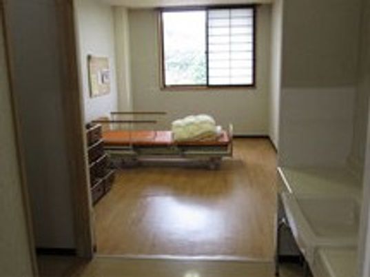 静かな部屋の居室  