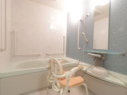 手すり付き浴室