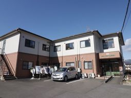 施設の外観の明るい日