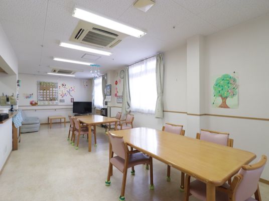 明るい広々とした共有スペース