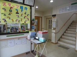 入口付近の明るい空間