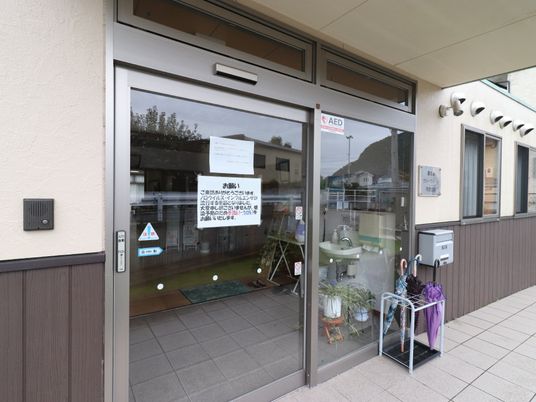エントランスの自動ドア