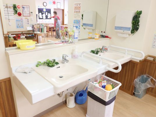 手すり付き洗面台