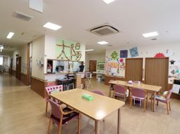 明るいダイニング空間