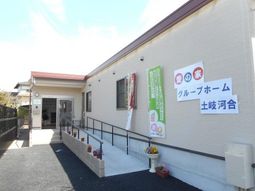 明るく清潔な入り口