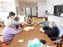 利用者が楽しそうに遊ぶ様子