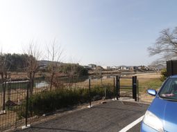 閑静な地域の施設外観