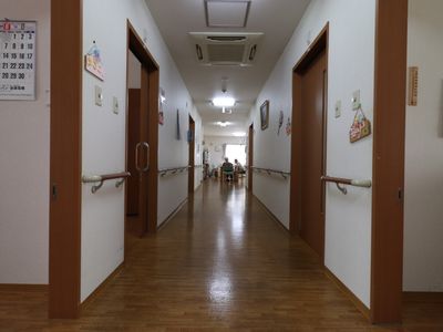 清潔感のある明るい廊下