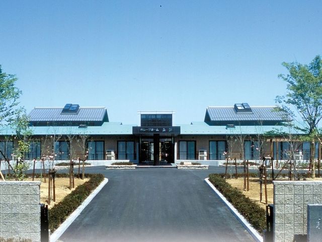広々とした外観 外観 広々とした造りが魅力的な施設です。明るく開放感のある環境で快適に働けます。