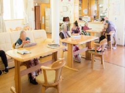 複数の利用者がいるリビング