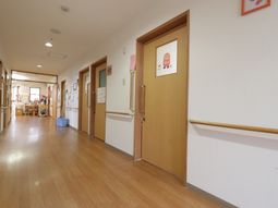 廊下の明るい雰囲気