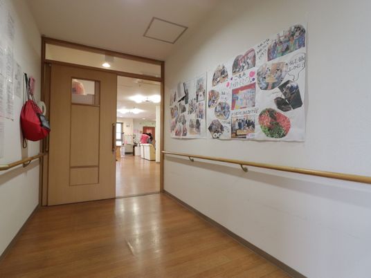 活動掲示物ある廊下