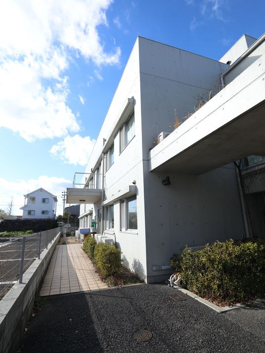 現代的な建物の外観