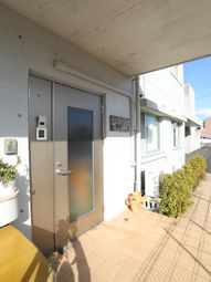 明るいエントランスの様子