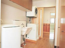 洗濯機と洗面台の空間